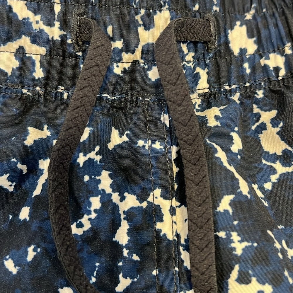 The North Face - navy/black/white athletic shorts‎ - Picture 6 of 7